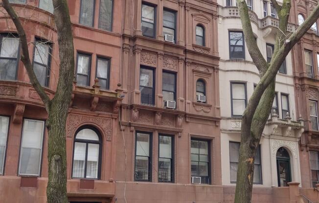 22 W 90 ST