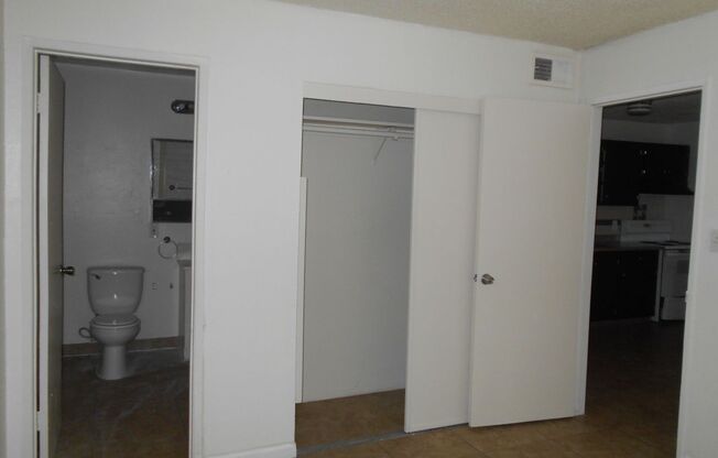 1 bed, 1 bath, $995, Unit # 4