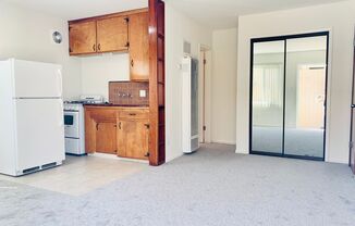 MISSION BEACH! BAY SIDE STUDIO WITH OFF-STREET PARKING! $1,795/MO
