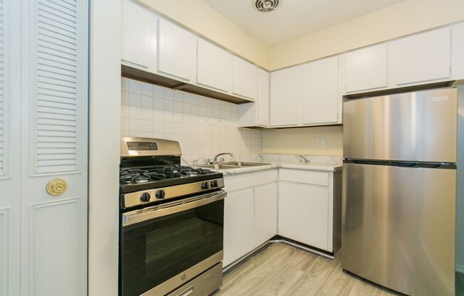 1 bed, 1 bath, 700 sqft, $1,825, Unit 425