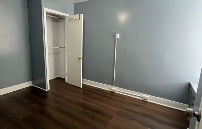 3 beds, 1 bath, $1,100