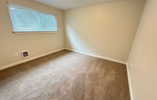 1 bed, 1 bath, 700 sqft, $1,595, Unit 102