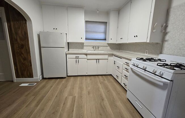 2 beds, 1 bath, $1,550