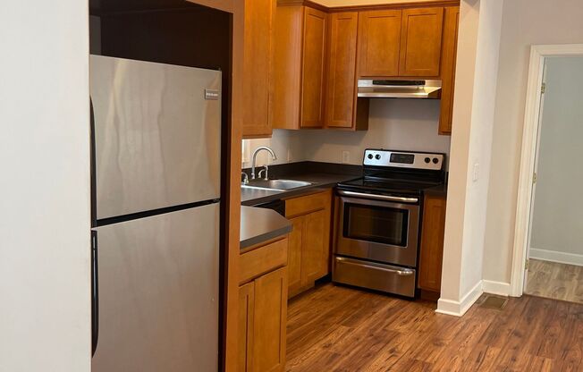 Newly Renovated 2B Apartment just Blocks from Forsyth