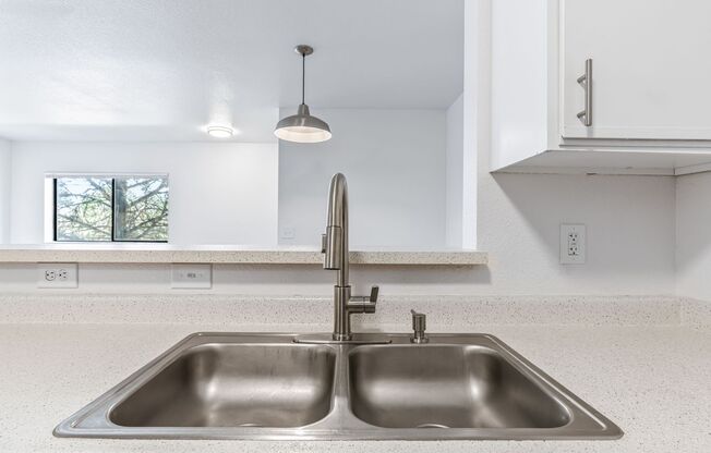2 beds, 1 bath, 737 sqft, $1,550, Unit 1094-221