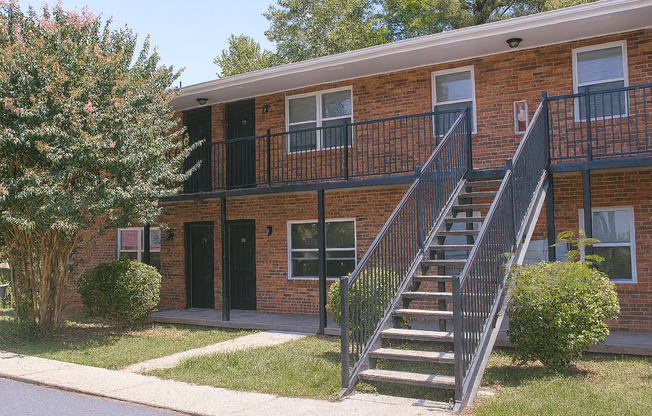 2 beds, 1 bath, 850 sqft, $1,195, Unit Sharps Ridge- 25