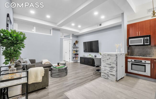 1 bed, 1 bath, 642 sqft, $3,700, Unit 14D