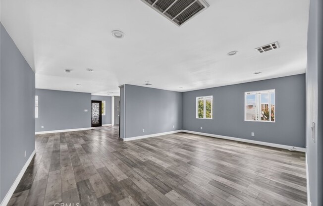 1175 ALEXANDRIA AVE
