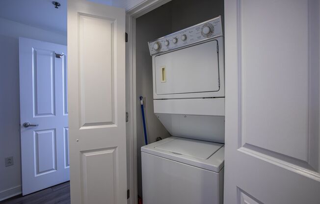 1 bed, 1 bath, $2,450, Unit (#1017)