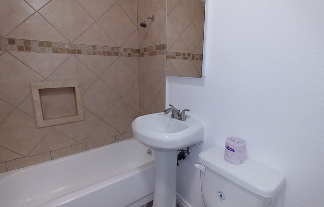 2 beds, 2 baths, 910 sqft, $2,850, Unit 203