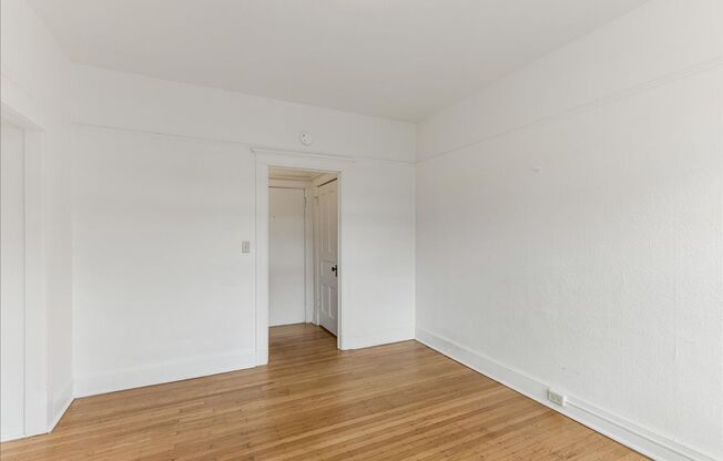 Studio, 1 bath, 332 sqft, $950, Unit 205