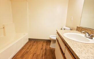 Spacious 2 Bedroom 1 Bath Unit