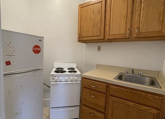 Studio, 1 bath, 475 sqft, $2,400, Unit 54