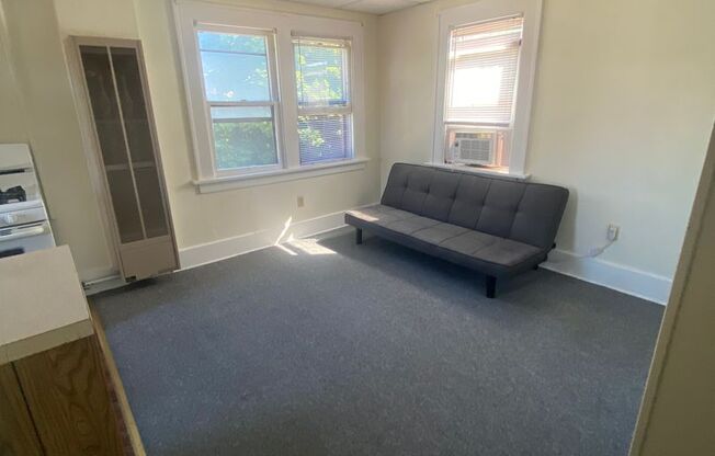 1 bed, 1 bath, $650, Unit 4E - 1