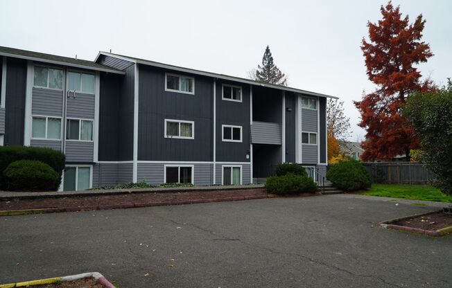 3 beds, 1 bath, 900 sqft, $1,850, Unit 18