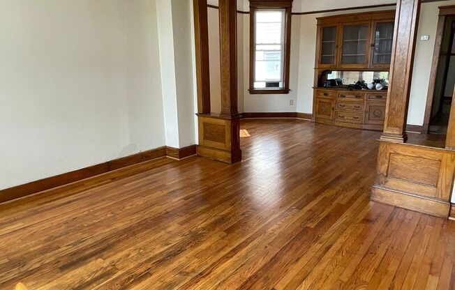 1410 N LOUIS