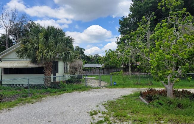 Annual unfurnished updated 2/1 SFH in Sarasota with large fenced in yard.