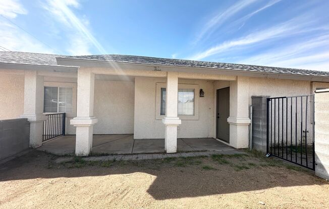 Come check out this 3 bedroom, 2 bathroom home Near the Hualapai Mountains!