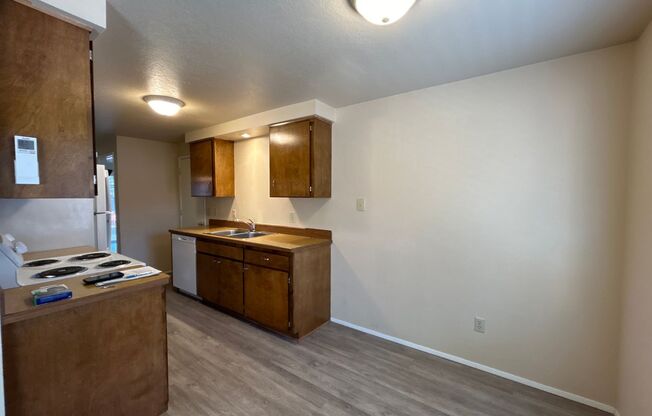 2 beds, 1 bath, $2,045