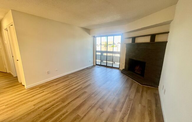 **$500 Move in Special**  Updated Spacious 1 bed/1 bath in Aurora