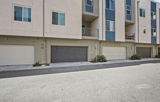 105 Citysquare Irvine, CA 92614