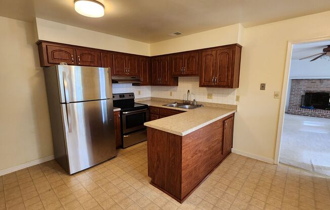 3 beds, 2.5 baths, $2,600