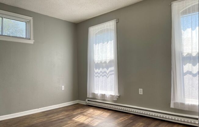 Awesome 5 Bedroom 2Bathroom Duplex in St Paul!!!