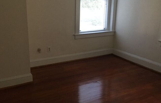 2 beds, 1 bath, 1,000 sqft, $1,250, Unit 07