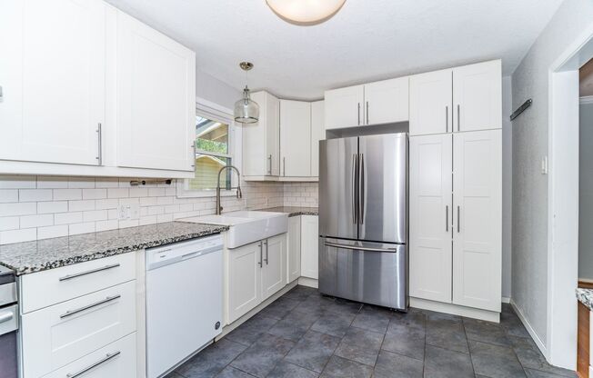 2 beds, 1 bath, $1,595