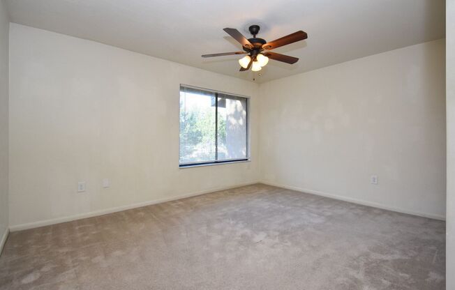 Spacious 2 Bed, 2.5 Bath Townhouse in Southfork Oaks – $1,375/mo