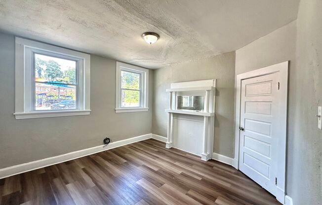 Recently Renovated 2 Bed, 1 Bath Apartment in Uptown - Available 8/10!