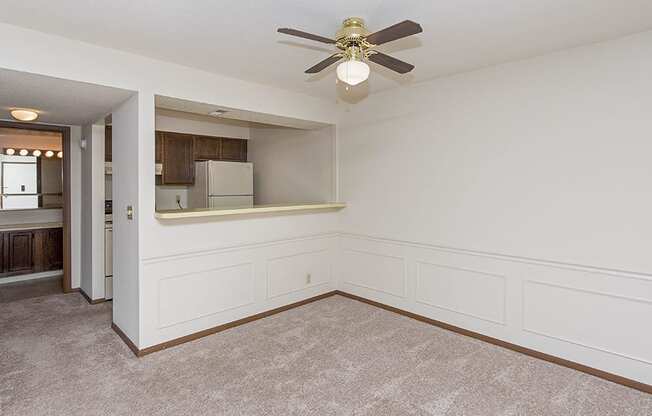 dining area with overhead fan/ light