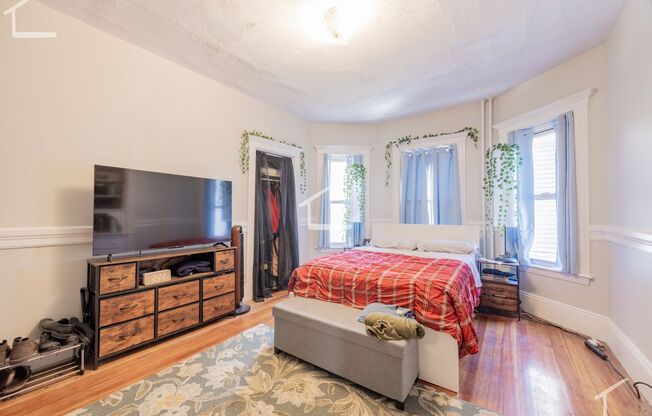 Spacious Apt w. Bonus office!  Heat and Hot Water Included!  Near T