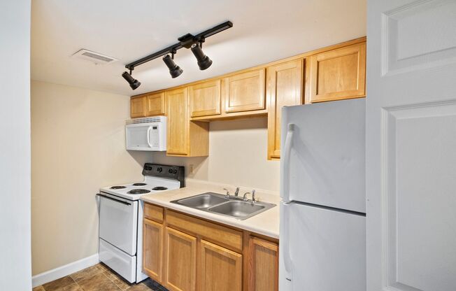 1 bed, 1 bath, 409 sqft, $775, Unit 3605-202