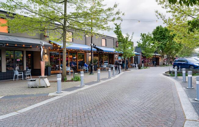 Minutes from Downtown Kirkland with local dining and cafés, placing everyday essentials, casual patios, and neighborhood favorites close to home.