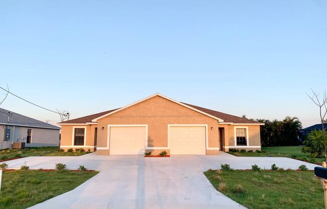 Like New DUPLEX 3 bedroom, 2 bath, 1 car garage