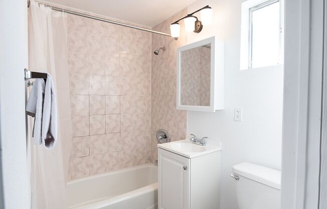 Studio, 1 bath, 126 sqft, $1,595, Unit 125