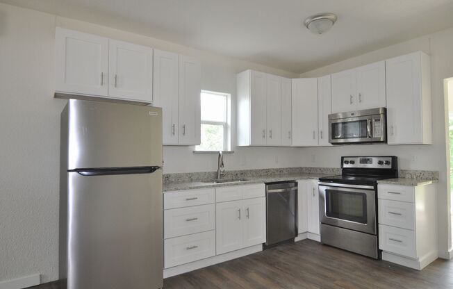 Charming and fully updated 2-2 in Meadowbrook!