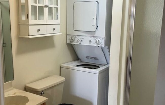 1 bed, 2 baths, $1,000