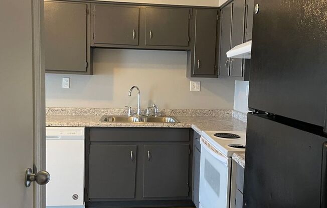 1 bed, 1 bath, $930, Unit 7349-B