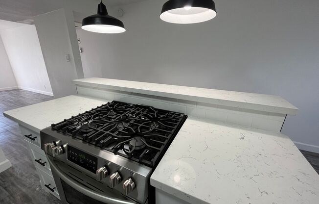 2 beds, 2 baths, 977 sqft, $1,595, Unit 18