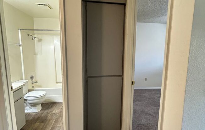 1 bed, 1 bath, 576 sqft, $1,195, Unit 8