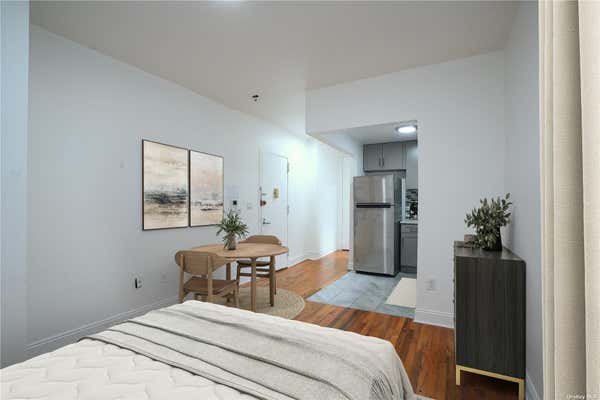 414 E 10 ST