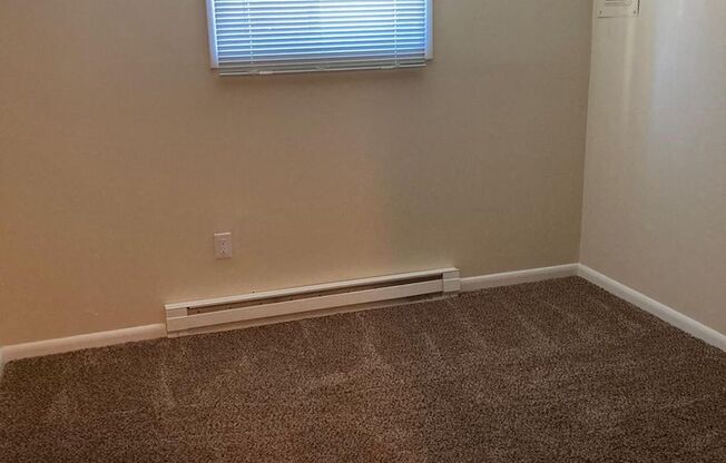 2 beds, 1 bath, $1,750, Unit C02