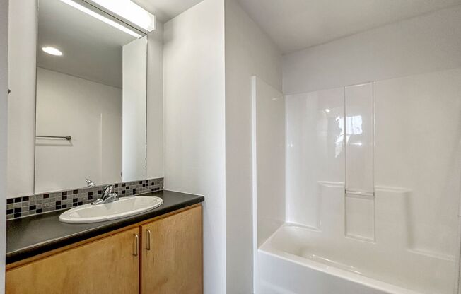 2 beds, 2 baths, 1,000 sqft, $1,200, Unit 601