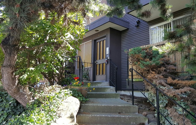 2 beds, 1 bath, 770 sqft, $1,995, Unit 01