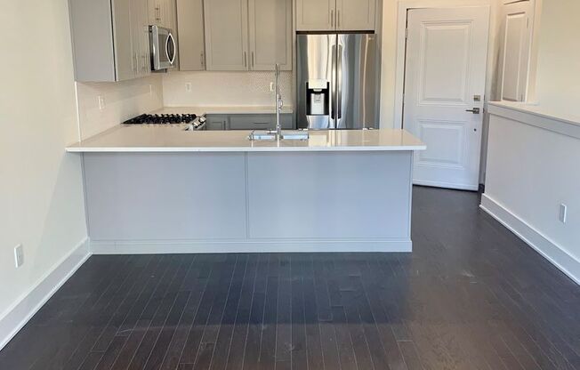 Luxurious 1-Bedroom Apartment in Olde Kensington! Available NOW!