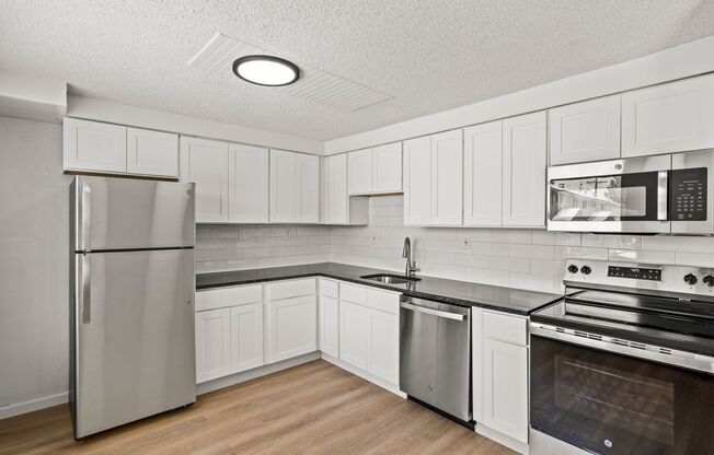 3 beds, 1 bath, 850 sqft, $1,500, Unit 5015-5