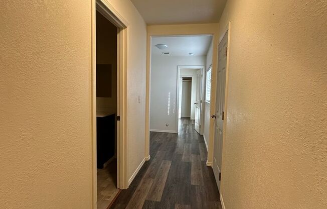 3 beds, 2 baths, 1,400 sqft, $1,500, Unit B