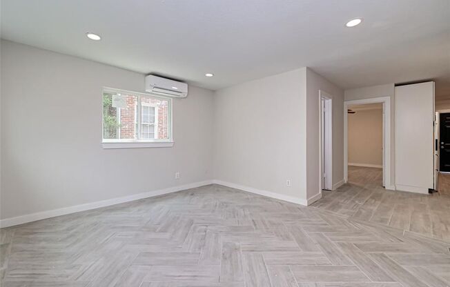 1747 Wroxton Court